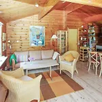 Prázdninový dům 2 Bedroom Awesome In *