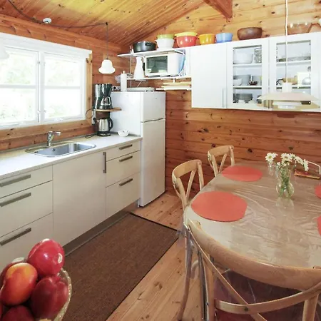 2 Bedroom Awesome In Hébergement de vacances