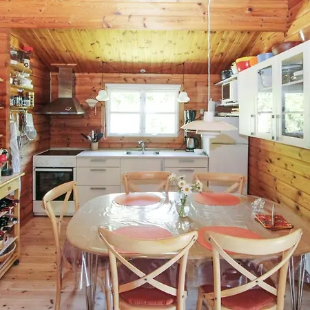 Hébergement de vacances 2 Bedroom Awesome In