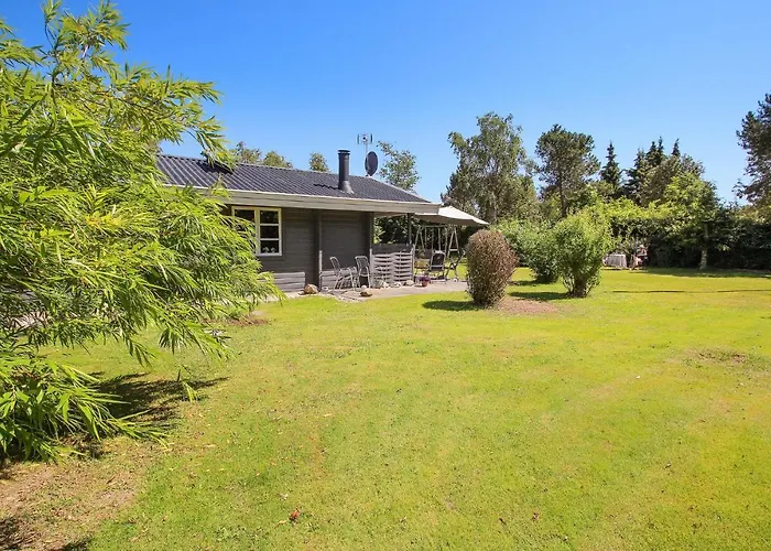 2 Bedroom Awesome In Holiday home *