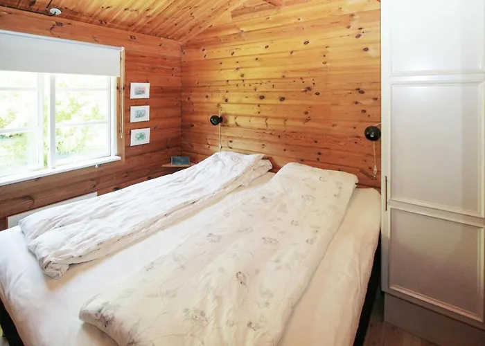 2 Bedroom Awesome In Holiday home *